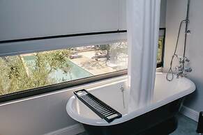 Cooking and Nature Emotional Hotel