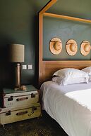 Cooking and Nature Emotional Hotel