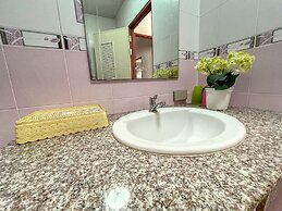 SR Sea View Apartments