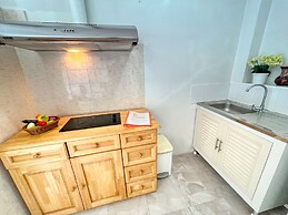 SR Sea View Apartments