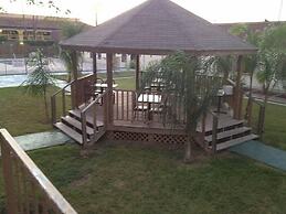 Su Casa Inn & Suites