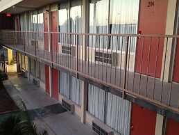 Su Casa Inn & Suites