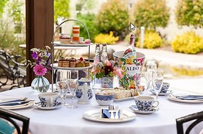 Horse and Jockey Hotel