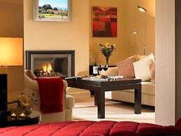 Horse and Jockey Hotel