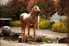 Horse and Jockey Hotel