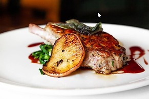 Horse and Jockey Hotel