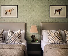 Horse and Jockey Hotel