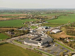 Horse and Jockey Hotel