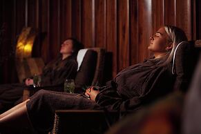 Horse and Jockey Hotel