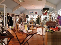 Horse and Jockey Hotel