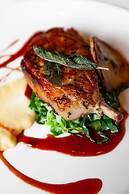 Horse and Jockey Hotel