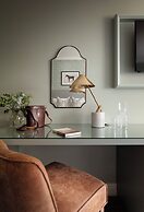 Horse and Jockey Hotel