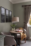 Horse and Jockey Hotel