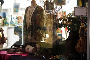 Horse and Jockey Hotel