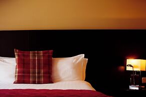 Horse and Jockey Hotel