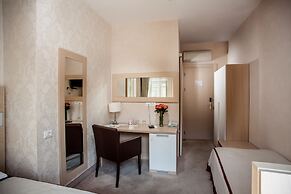 Palais Royal Hotel