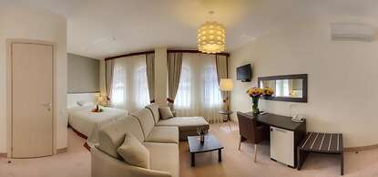 Palais Royal Hotel