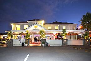 Tuakau Hotel