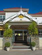 Tuakau Hotel