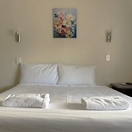 Devonwood Motel