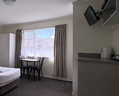 Devonwood Motel