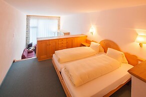 Chesa Surlej Hotel