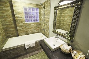 Popular Boutique Hotel