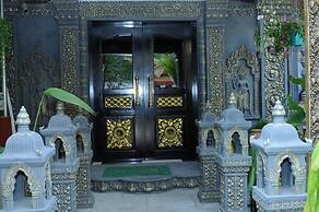 Popular Boutique Hotel