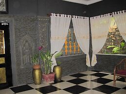 Popular Boutique Hotel