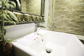 Popular Boutique Hotel