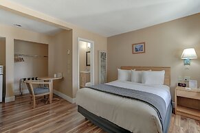 Shasta Pines Motel & Suites