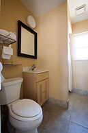 Shasta Pines Motel & Suites