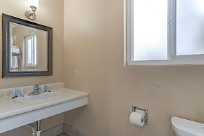 Shasta Pines Motel & Suites