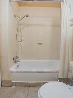 Shasta Pines Motel & Suites