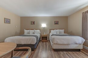 Shasta Pines Motel & Suites