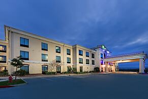 Holiday Inn Express & Suites Floresville by IHG