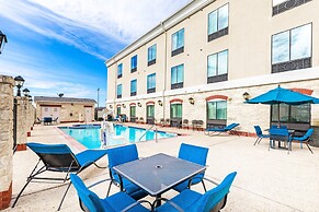 Holiday Inn Express & Suites Floresville by IHG
