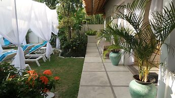 La Cabana Hotel and Villas