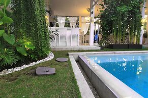 La Cabana Hotel and Villas