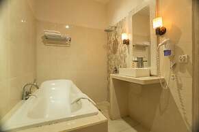 La Cabana Hotel and Villas