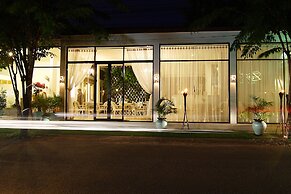 La Cabana Hotel and Villas