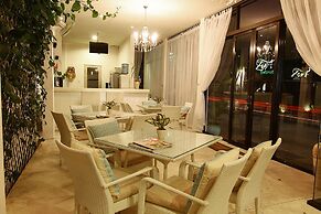 La Cabana Hotel and Villas