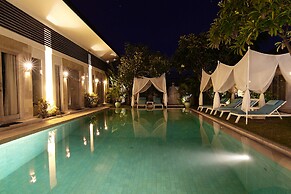 La Cabana Hotel and Villas