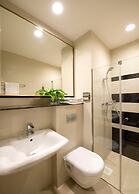 V Hotel Bencoolen