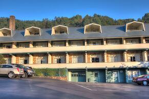 The Historic Gatlinburg Inn
