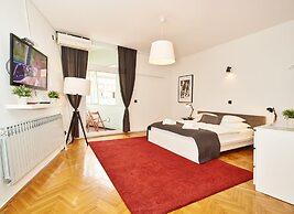 Central Downtown Apartments by Irundo