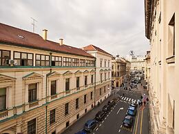 Central Downtown Apartments by Irundo