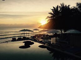 Nern Chalet Beachfront Hotel