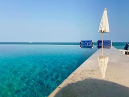 Nern Chalet Beachfront Hotel