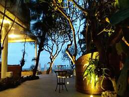 Nern Chalet Beachfront Hotel